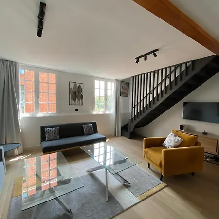 Apartment Hyper Centre T3 Duplex-terrace, Esquirol