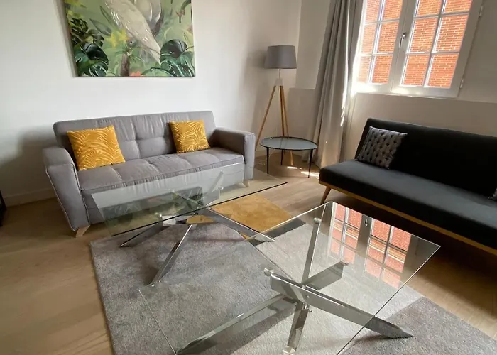 Apartment Hyper Centre T3 Duplex-terrace, Esquirol